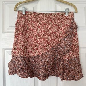 Chic Floral Mini Skirt in Pink and Cream